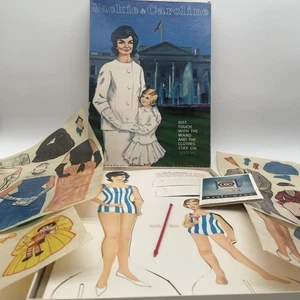 Mitte der 1960er Jackie Kennedy und Caroline Zauberstab Papierpuppen ungeschnitten komplett - Bild 1 von 12