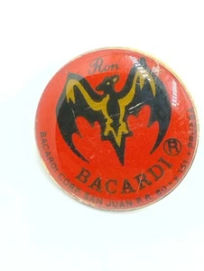 Bacardi RON Fledermaus rot schwarz Revers Hut Pin Tack - Bild 1 von 3