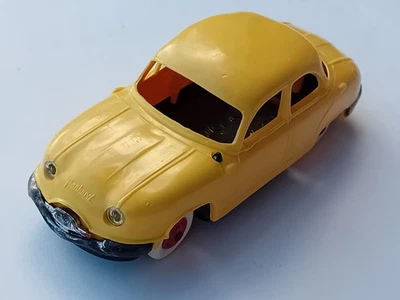 Norev Panhard Dyna Z 1/43 Jaune pâle. Antenne cassée. État Correct. Plastique.  - Photo 1/3