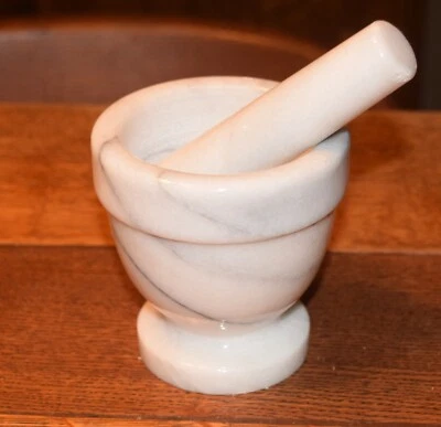 Antiguo mortero y mortero de piedra en mármol blanco y gris de 4 1/4" de alto Foto 1 de 4