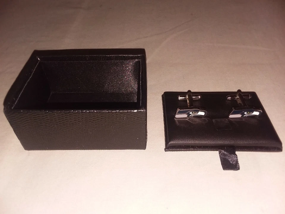 SEATTLE SEAHAWKS ENAMEL LOGO CUFFLINKS - NFL Licensed - New in Presentation Box - Image 1 of 4