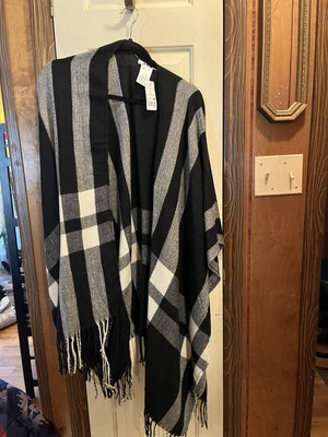 cape nwt one size Three Dots black white erin plaid polyester blend - Image 1 of 4