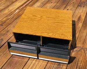 Vintage 1980er VHS Kassettenhalter Aufbewahrung Schrank Holzimitat 2 Schubladen hält 24 Kassetten - Bild 1 von 9