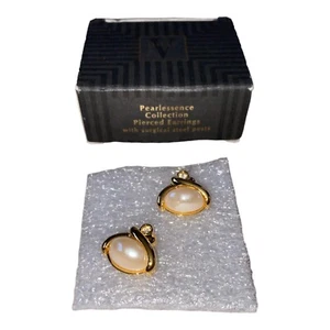 Vintage 1994 Avon Gold Tone Pearlessence Collection Pierced Earrings Faux Pearl - Picture 1 of 2
