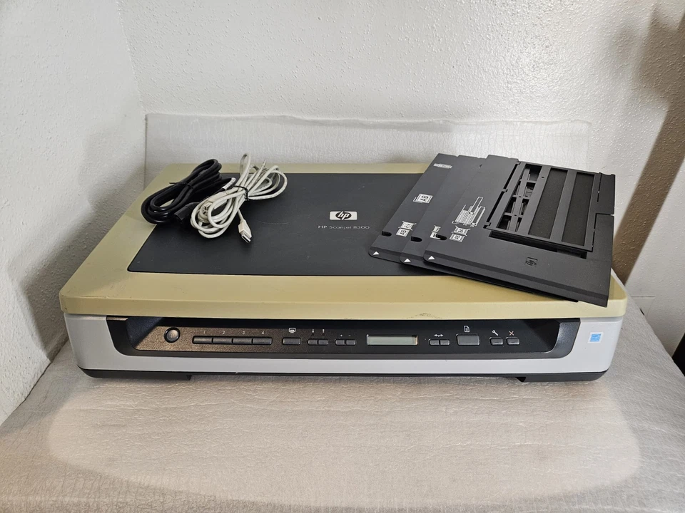 HP Scanjet 8300 Professional Image Flatbed Scanner (L1960A) W/ Cable, Film Trays - Image 1 of 4