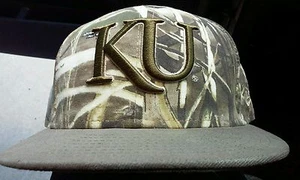 KU Jayhawks Camuflaje New Era 5950... Talla 7 3/8... Nuevo - Imagen 1 de 8