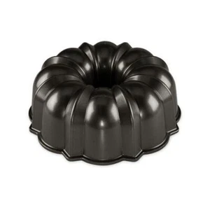 Nordic Ware Original Bundt Pan - Picture 1 of 3