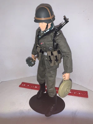 1/6 WW2  German Army Grenadier  Tank Killer(Panzer Jager). Mp44,Cluster Grenade - Image 1 of 4