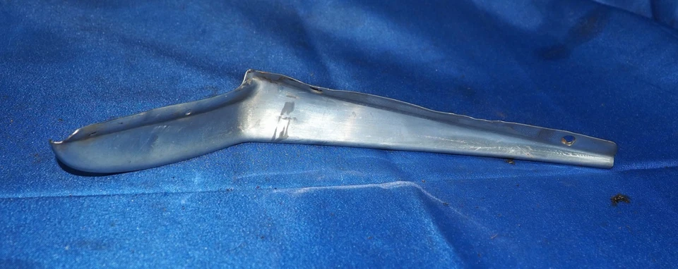 Cadillac Series 62 1953 cupé pasajero puerta derecha umbral pilar moldura cromada Foto 1 de 4