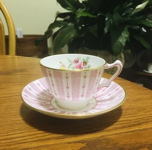 Vintage Crown Staffordshire England Bone China Teacup & Saucer - Picture 1 of 12