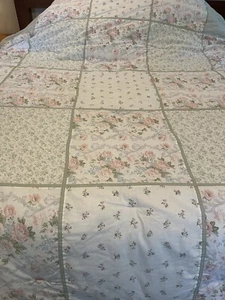 LAURA ASHLEY HARPER King Comforter Reversible Bedding patchwork floral sage - Picture 1 of 16