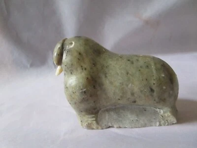 因纽特人/爱斯基摩海象皂石雕刻 — 第 1/4 张图片