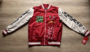 Chaqueta cortavientos universitaria Keith Haring Members Only bronceada y roja grande para hombre nueva con etiquetas - Imagen 1 de 6