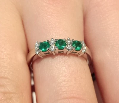 Anillo de Oro Blanco 18CT 750 Con Esmeraldas CT 0,33 y Diamantes CT 0,16 (1824) - Imagen 1 de 4