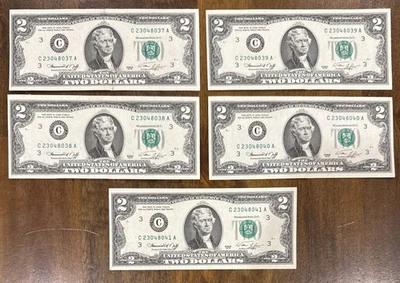 5 - 1976 Two Dollar Bills  Consecutive Serial Numbers Crisp Uncirculated - Image 1 of 4
