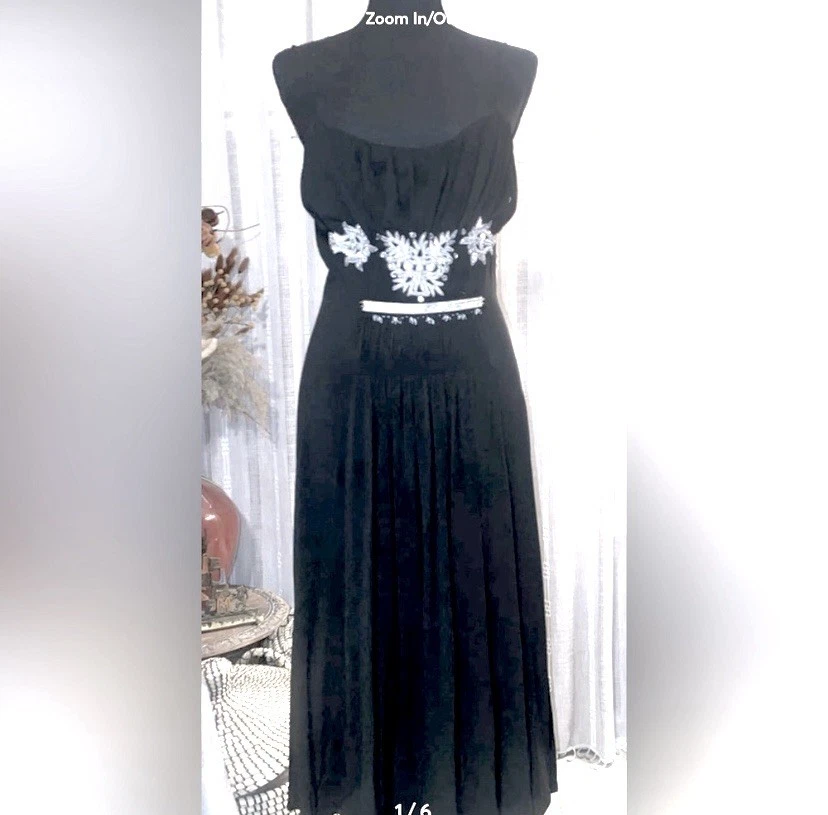 Vestido de cóctel Roberto Cavalli para Class Cavalli pequeño negro adornado Foto 1 de 4