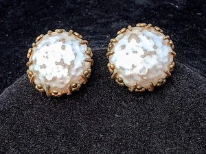 VINTAGE AUTHENTIC SIGNED MIRIAM HASKELL GOLD TONE & BAROQUE PEARL Clip EARRINGS  - Picture 1 of 7