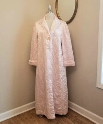 复古 Christian Dior 缎面丝绸绗缝粉色长袍大号状况良好 Sissy — 第 1/4 张图片