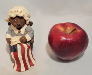 Boyd's Bears Knitting a Flag July 5" Resin Figurine (Unknown Year) - Picture 1 of 1