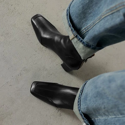 Botas al tobillo retro de cuero real con punta cuadrada retro con cremallera trasera para mujer Foto 1 de 4