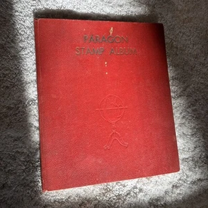 Raro album francobolli Paragon 1931 vintage con circa 250 francobolli - Foto 1 di 5