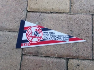 New York Yankees - Vintage 1990's Baseball Mini Pennant - FREE SHIP - Picture 1 of 1