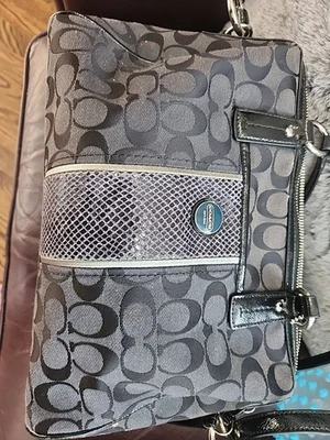 Bolso de mano Coach Signature a rayas pitón negro H1380-F24884 Foto 1 de 4