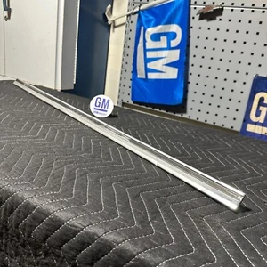 73-80 GMC Chevy C10 K10 4x4 C30 CK Truck RH Door Upper Trim Molding Squarebody - Picture 1 of 16