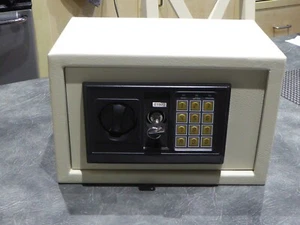 Medium Size Digital Safe - - Never Used: Excellent condition - Picture 1 of 3