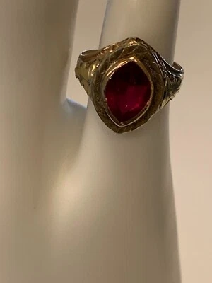 10k YELLOW GOLD  LAB CREATED RUBY ESTATE RING - Image 1 of 4