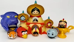 Disney Tsum Tsum ALADDIN Collezione Personaggi Supporti e Accessori Set di 14 - Foto 1 di 14