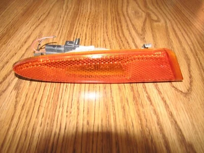 JAGUAR XJ8 XJR VANDEN PLAS FRONT SIDE MARKER LIGHT RH 2004-2007 OEM PASSENGER - Image 1 of 2