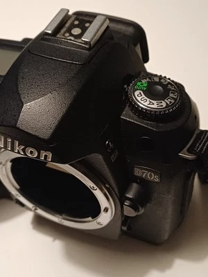 Nikon D70 S camera body only - no charger - Image 1 of 4