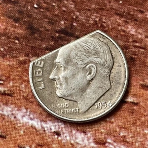 ROOSEVELT DIME  STRAIGHT EDGE CLIP DEEP 25% of the coin  - Picture 1 of 4