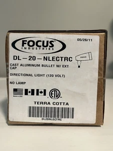 Focus Industries DL-20-NL-BLT 120V Par Floodlight - Cast Aluminum Bullet Style - Picture 1 of 2