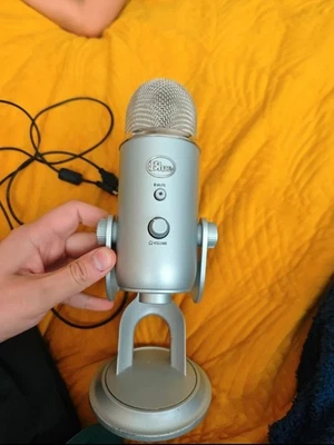 Blue Yeti USB Microphone - Platinum - Image 1 of 4