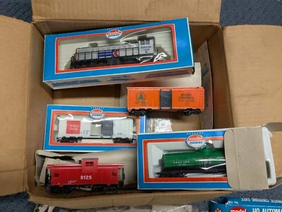 MODEL POWER HO SCALE VINTAGE STARTER 1046-40 FREIGHT TRAIN SET IN ORIGINAL BOXES - Image 1 of 4