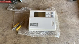 Danfoss TP5 Wired Programmable Room Thermostat - Picture 1 of 3