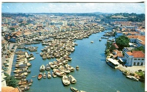 Singapore River - China Tonkangs and Sampans old chrome postcard - Picture 1 of 3