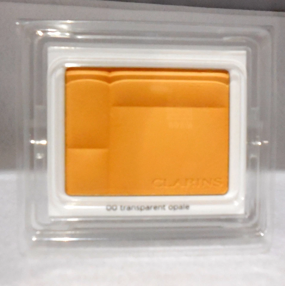 CLARINS EVER MATTE SHINE CONTROL MINERAL POWDER COMPACT 0.35 OZ. SHADE#00 REFILL - Image 1 of 1