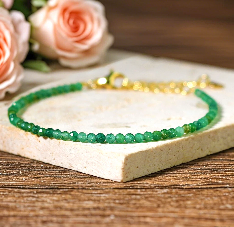 Pulsera delicada de piedras preciosas de cristal esmeralda curación minimalista cuentas facetadas de 2,5 mm Foto 1 de 4