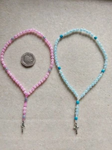 zwei Miniatur Glas katholischer Rosenkranz Perlen schön auf Statuen sehr kleines Kruzifix - Bild 1 von 12