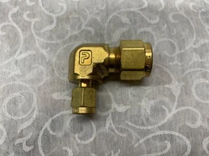 PARKER 6-2 ELZ-B Brass Fitting 3/8" Tube OD. to 1/8" Tube OD. Reducing ELBOW  - Picture 1 of 4