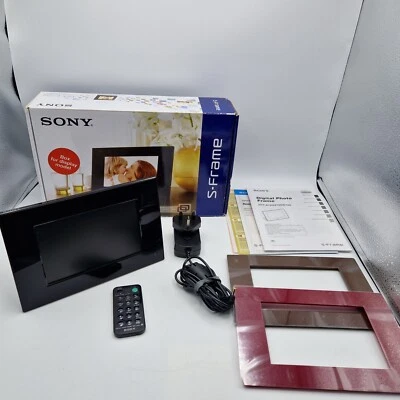 Sony S-Frame DPF-E72N 7" Digital Photo Frame with Remote and Box - Image 1 of 4