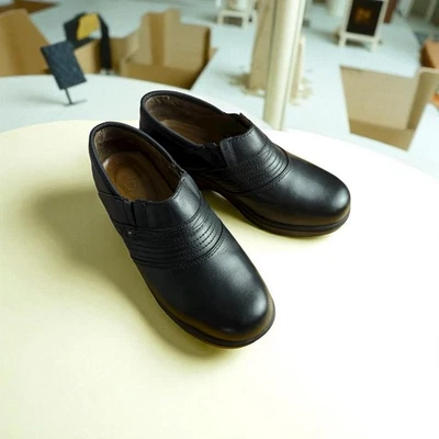 Zuecos con puntera de acero de seguridad negros Ariat para mujer zapatos de trabajo antideslizantes resistentes al aceite talla 8C Foto 1 de 4