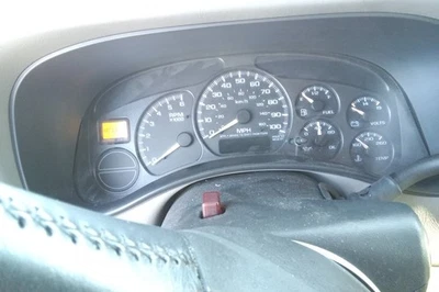 2002 Yukon XL 1500 OE medidor de velocidade cluster 178K milhas GMC - Imagem 1 de 4