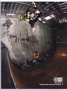 TONY HAWK "Backside Ollie, Post Femour Fracture" 8 1/2" x 11" Autografo FOTO BASE - Foto 1 di 1