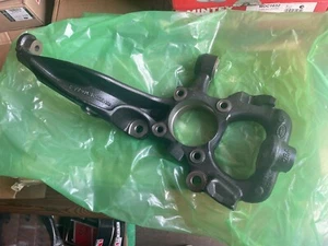 Land Rover Discovery 3 NEW GENUINE LH front suspension knuckle RUB500270 22C - Picture 1 of 10