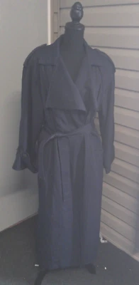 J GALLERY MADE IN KOREA WOMENS HEAVY TRENCHCOAT WITH REMOVABLE LINING SIZE 7/8 - Image 1 of 4