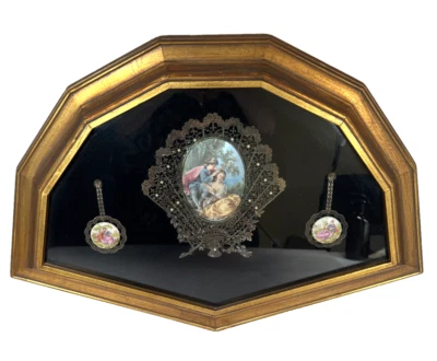 Arte de pared vintage victoriano para parejas caja de sombra medallones seda acolchada 26" X 15" Foto 1 de 4